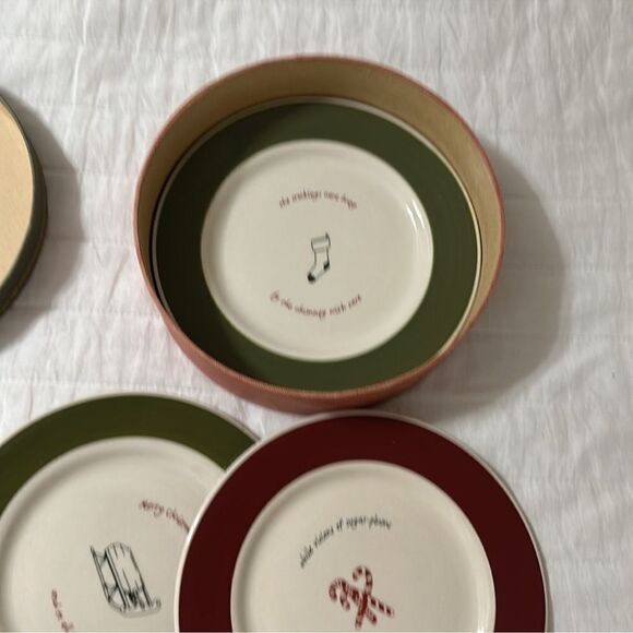 Eddie Bauer Set of 4 White Green Burgundy Holiday Plates in a Vintage Gift Box - Picture 5 of 8